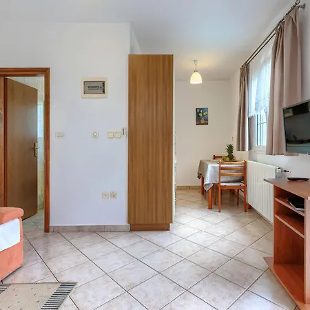 Nino-3 By Interhome Apartman Porec