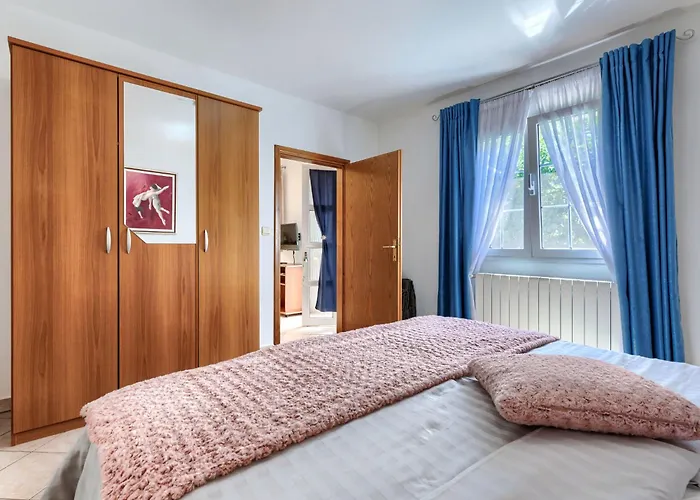 Nino-3 By Interhome * Πόρετς