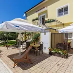 Apartamento Nino-3 By Interhome